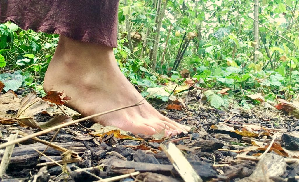 Walking barefoot: a direct way to reconnect with the Earth